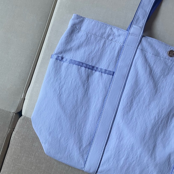 Lululemon Daily Multi-Pocket Tote Bag 20L - Serene Blue/Dusty Lilac - Picture 2 of 13